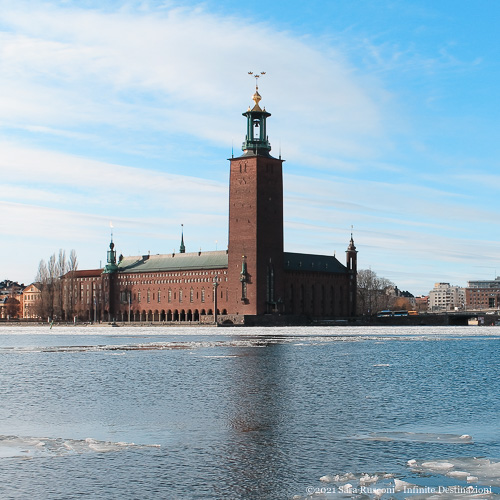 Stoccolma: vista del Municipio dall'isola di Riddarholmen
