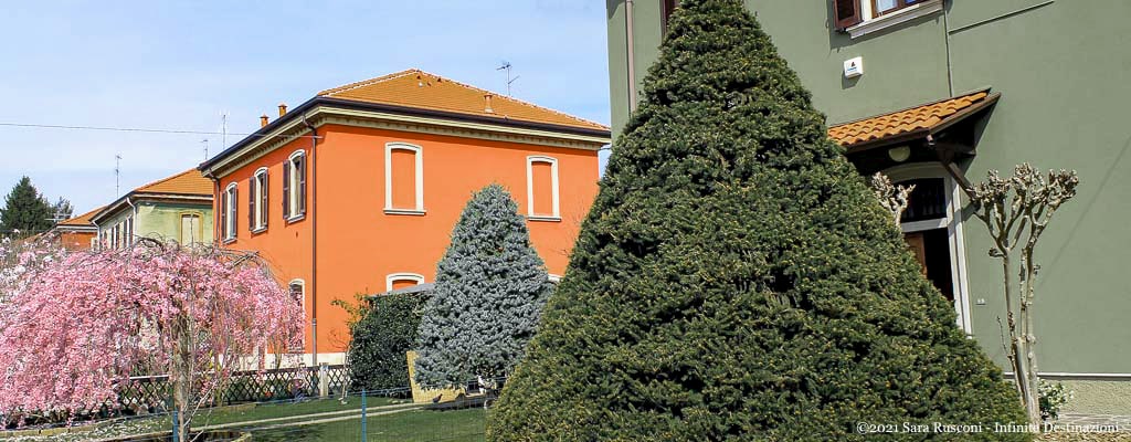 Le case degli operai di Villaggio Crespi sono posizionate una dopo l'altra