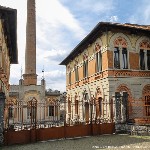 Villaggio Crespi: ingresso principale della fabbrica